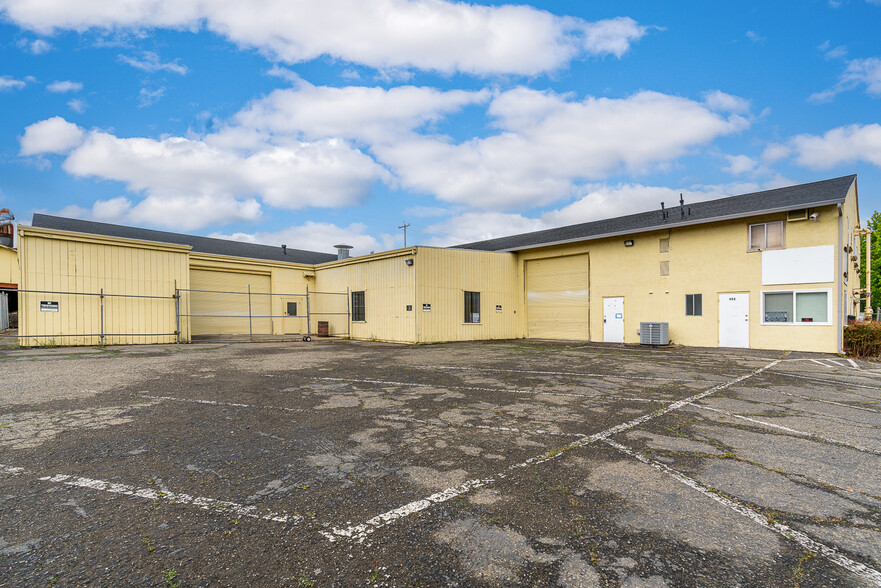 902 Waugh Ln, Ukiah, CA for lease - Building Photo - Image 1 of 6