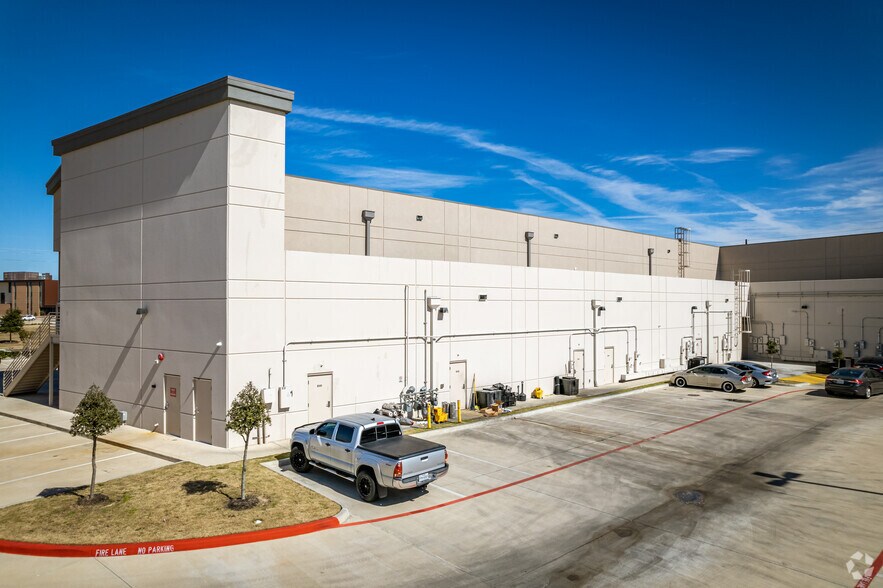 1223 Grand West Blvd, Katy, TX à vendre - Photo du bâtiment - Image 3 de 23