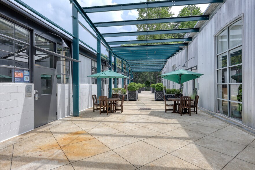 1123 Zonolite Rd NE, Atlanta, GA à louer - Photo du bâtiment - Image 3 de 8
