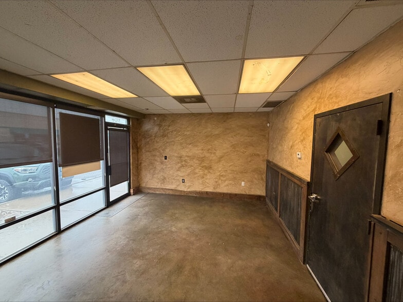 332 Norfolk - Units G & H portfolio of 2 properties for sale on LoopNet.ca - Building Photo - Image 2 of 10