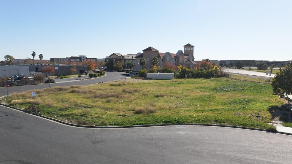 2040 Trade Ct, Woodland, CA à vendre - Aérien - Image 3 de 7