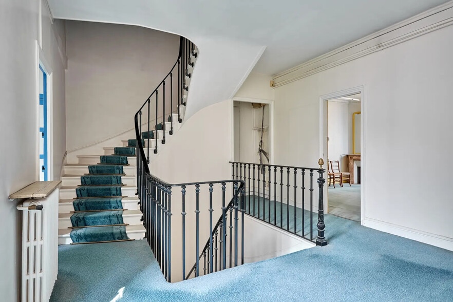 Office in Paris for sale - Interior Photo - Image 2 of 8