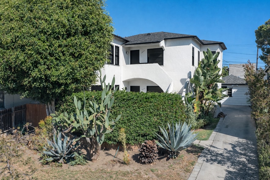 1228 S Dunsmuir Ave, Los Angeles, CA for sale - Building Photo - Image 2 of 20
