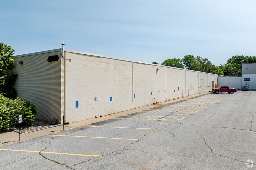 4700 S 19th St, Lincoln, NE for lease - Building Photo - Image 2 of 6