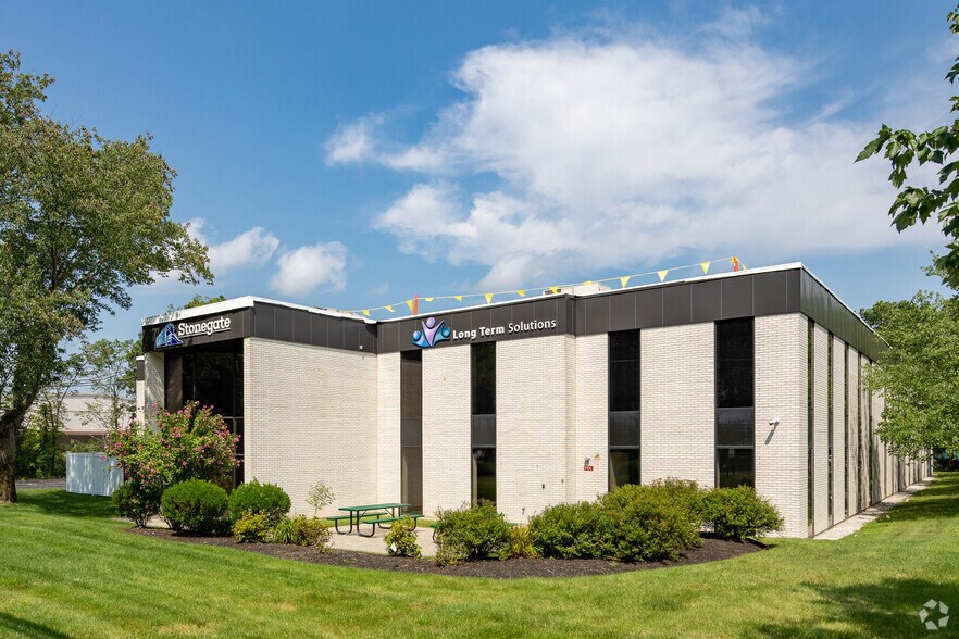 235 W Central St, Natick, MA à louer - Photo du bâtiment - Image 1 de 7