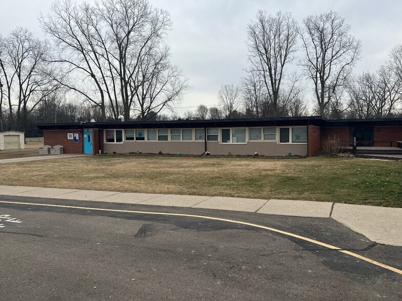 16360 Hubbard St, Livonia, MI for lease - Building Photo - Image 3 of 4