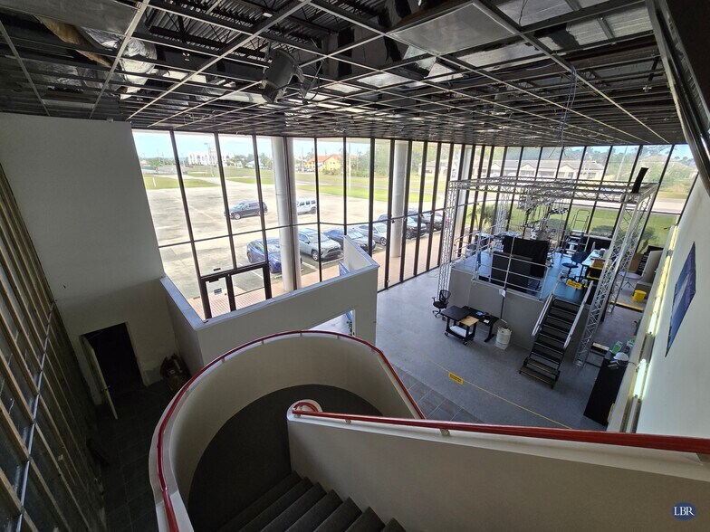 Titusville Corp HQ Campus Office Flex portefeuille de 2 propriétés à vendre sur LoopNet.ca - Photo du bâtiment - Image 2 de 10