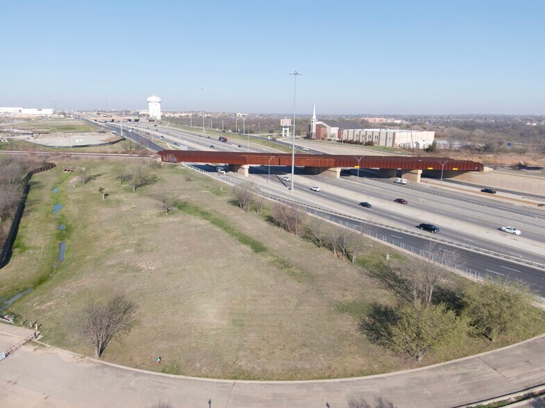 5460 NE Loop 820, Haltom City, TX à vendre - Photo du bâtiment - Image 1 de 12
