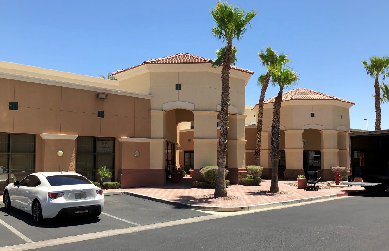 4785 S Durango Dr, Las Vegas, NV à louer Photo du bâtiment- Image 1 de 14