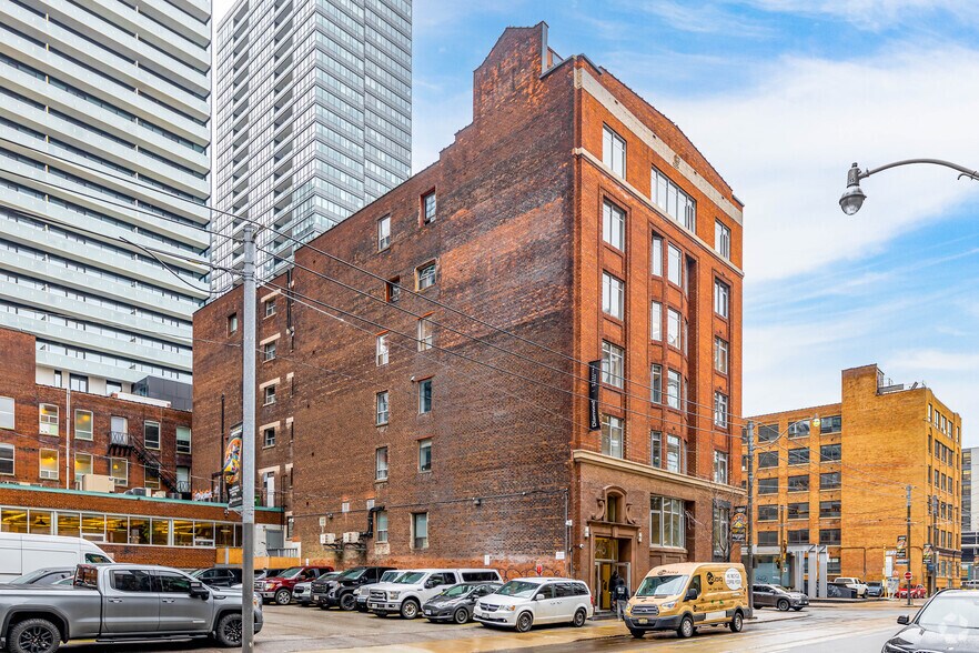 345 Adelaide St W, Toronto, ON à louer - Photo du bâtiment - Image 3 de 4