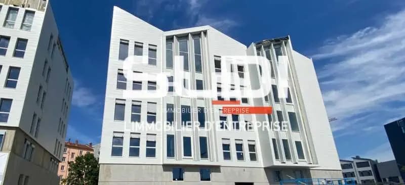 Flex in Lyon for lease Building Photo- Image 1 of 7