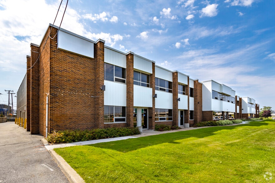7700-7810 Rte Transcanadienne, Montréal, QC for lease - Primary Photo - Image 1 of 3