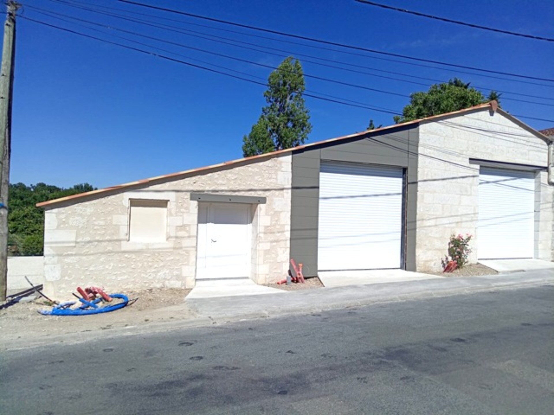 Flex in Saintes for sale Building Photo- Image 1 of 3