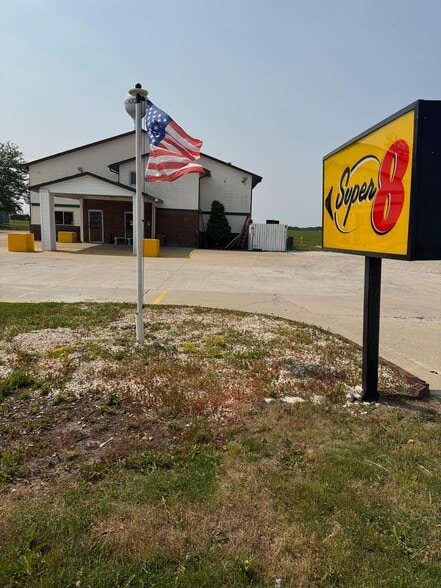 2601 E 12th St, Mendota, IL for sale - Building Photo - Image 3 of 10