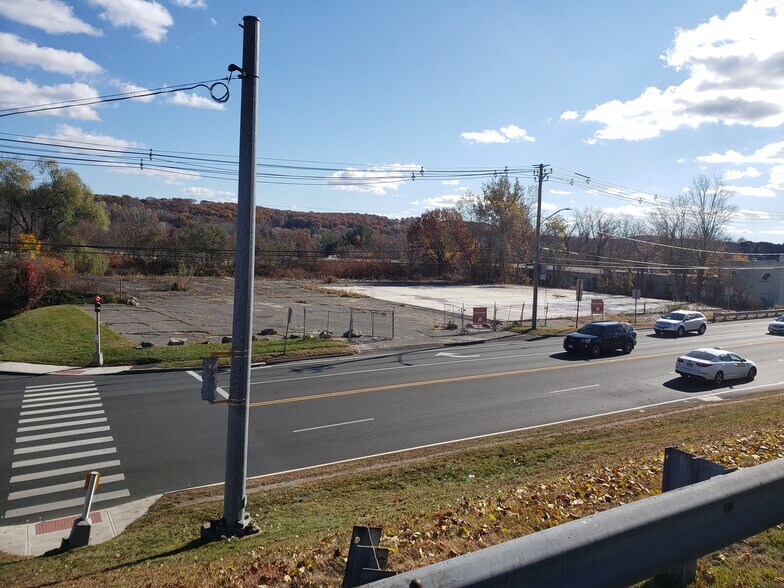 1074 Wolcott St, Waterbury, CT à vendre - Autre - Image 1 de 4