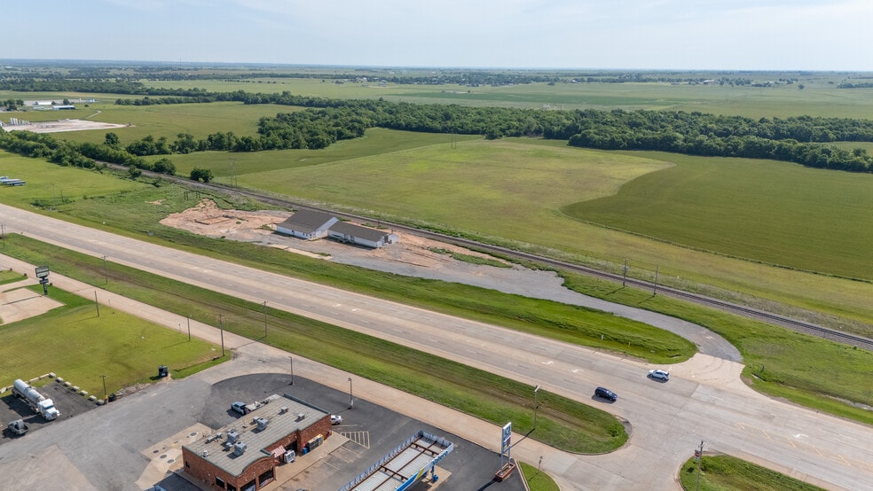 2305 S Main St, Kingfisher, OK à vendre - Aérien - Image 2 de 9