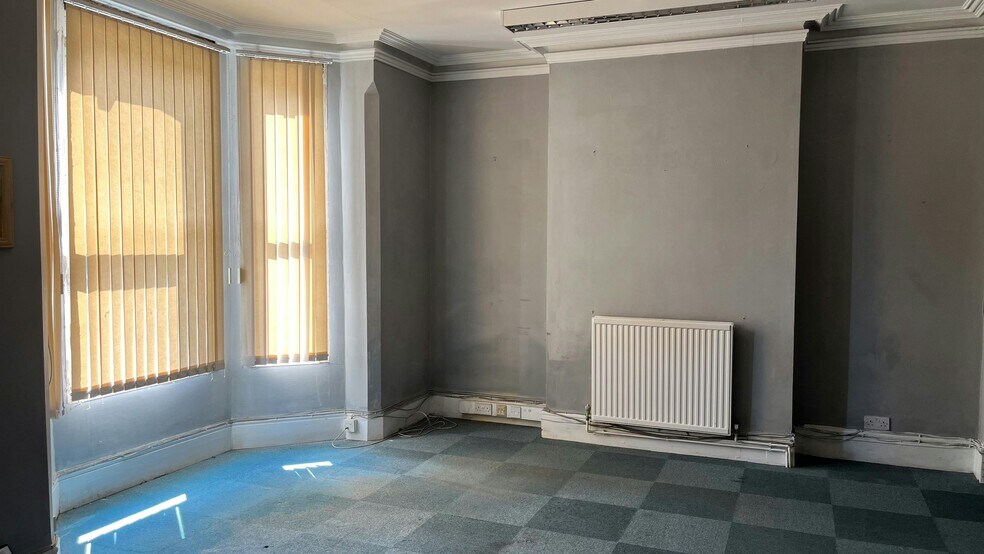 11-13 Queen Victoria Rd, Coventry à vendre - Photo du bâtiment - Image 3 de 17