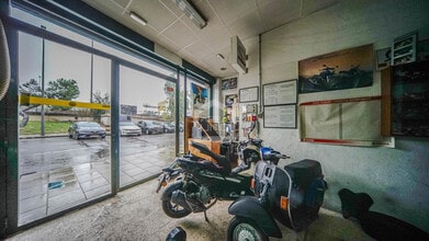 Commerce de détail dans Alcorcón, Madrid à louer Photo intérieure- Image 2 de 11