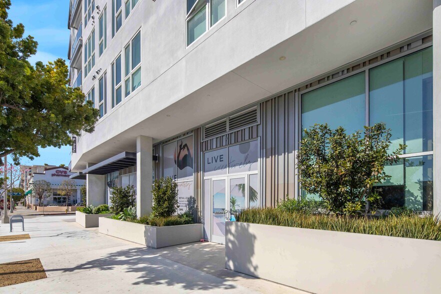 5935 W Pico Blvd, Los Angeles, CA à louer - Photo du bâtiment - Image 2 de 62