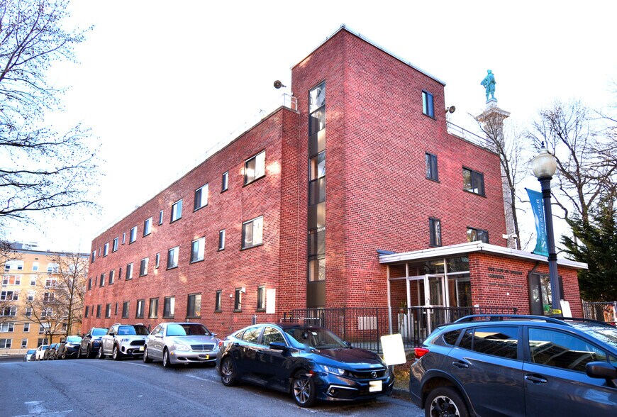 2975 Independence Ave, Bronx, NY à louer - Photo du bâtiment - Image 1 de 1