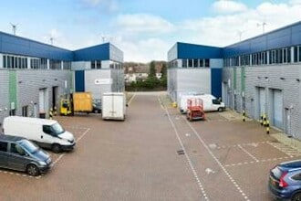 Willow Ln, Mitcham à louer Photo du bâtiment- Image 2 de 4