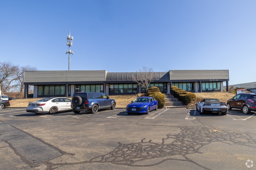 260-264 Quarry Rd, Milford, CT for lease - Building Photo - Image 2 of 6