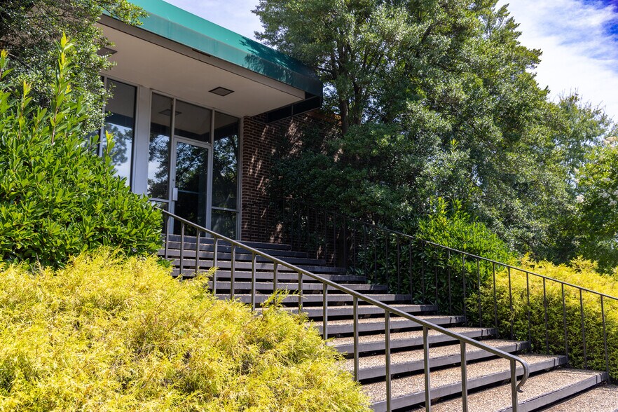 3801 Computer Dr, Raleigh, NC à louer - Photo du bâtiment - Image 2 de 7