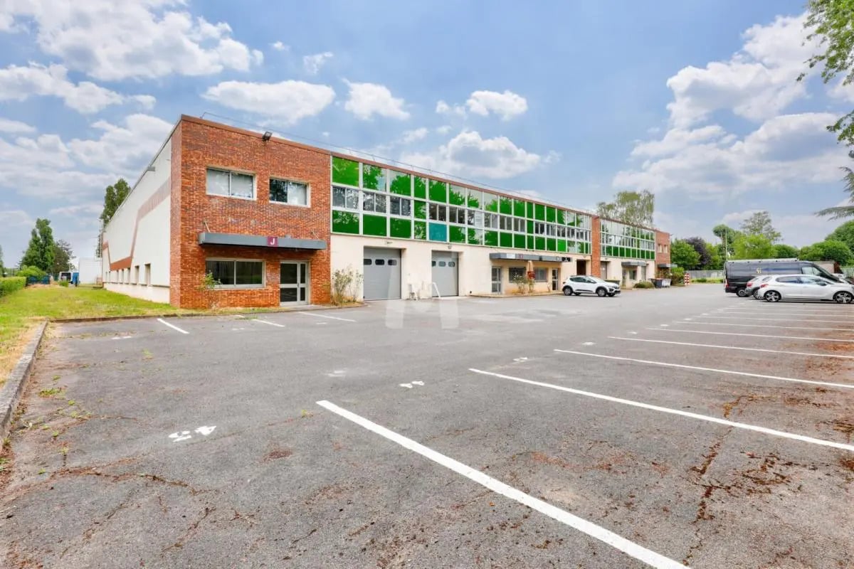 Flex in Les Ulis for lease Building Photo- Image 1 of 10