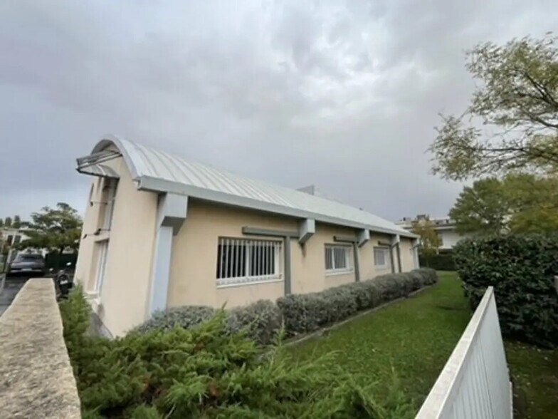 Bureau dans LES MILLES à louer - Photo du bâtiment - Image 3 de 4