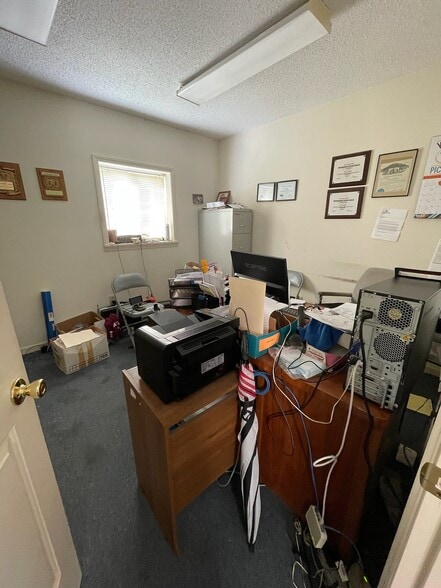 2260 Harrington Hwy, Eden, NC for sale - Interior Photo - Image 2 of 7