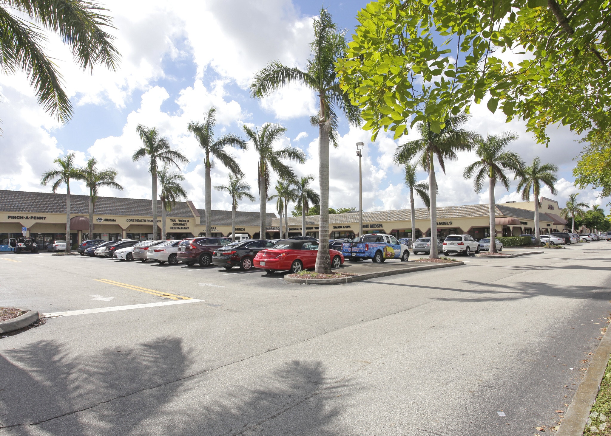11210-11300 Pines Blvd, Pembroke Pines, FL for lease Primary Photo- Image 1 of 20