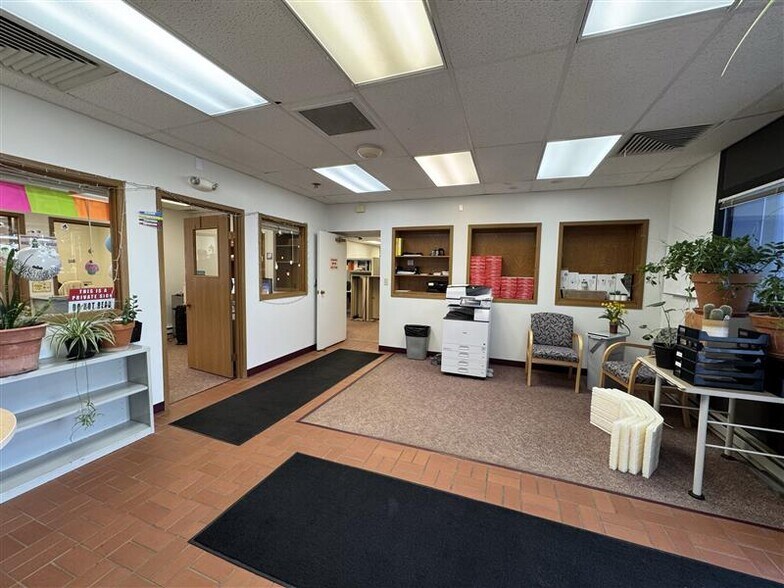 2310 W Lexington Ave, Elkhart, IN à vendre - Photo du bâtiment - Image 3 de 8