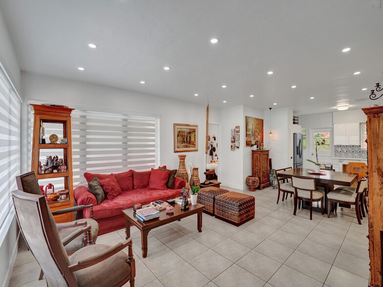 281 NE 112th St, Miami, FL for sale - Interior Photo - Image 2 of 15