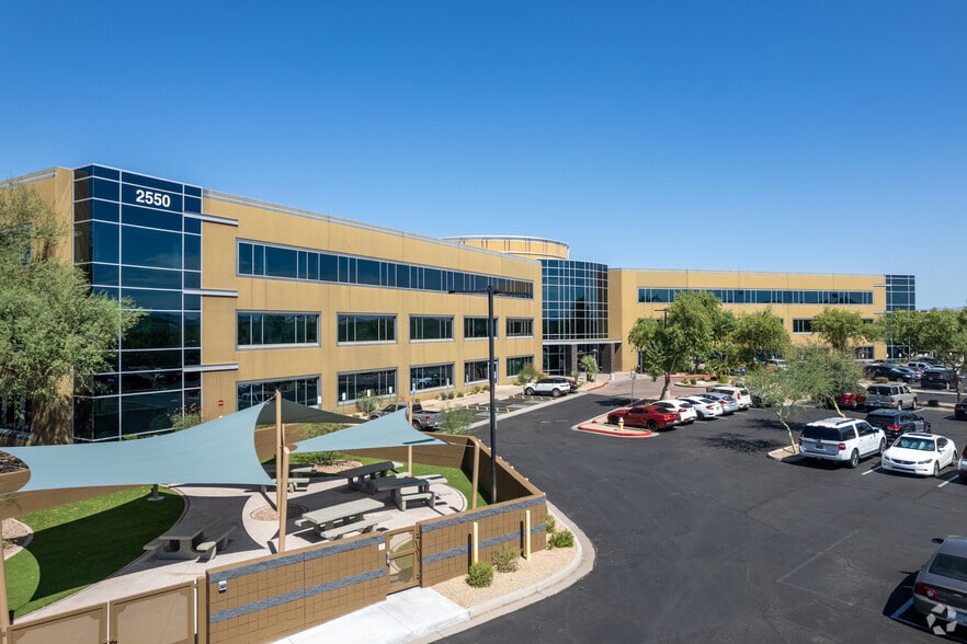 2550 W Union Hills Dr, Phoenix, AZ for lease - Primary Photo - Image 1 of 4