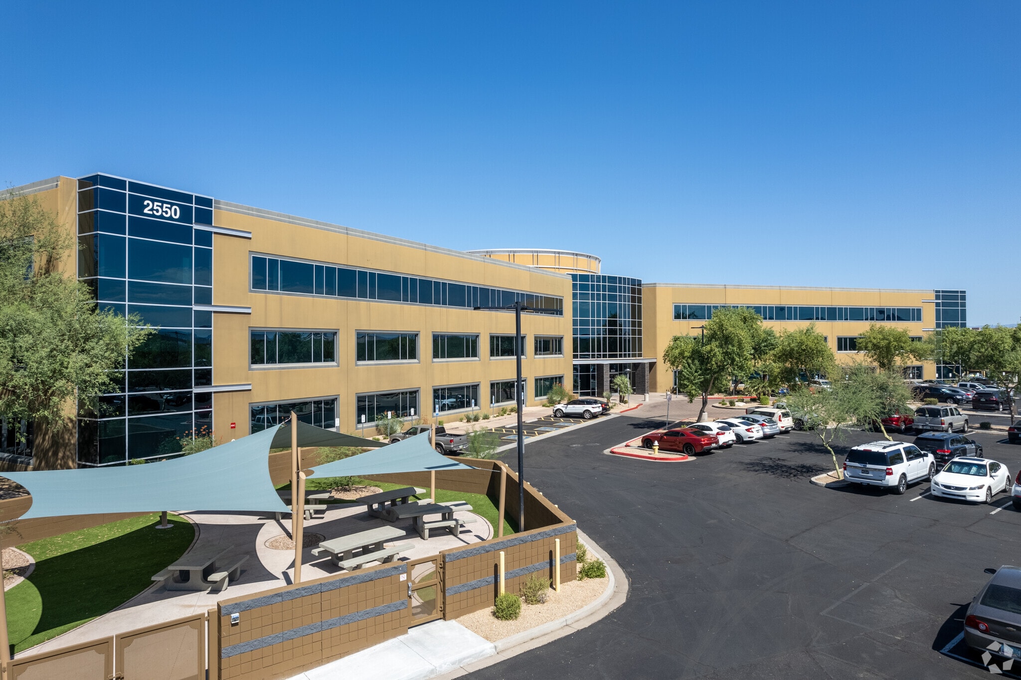 2550 W Union Hills Dr, Phoenix, AZ for lease Building Photo- Image 1 of 5