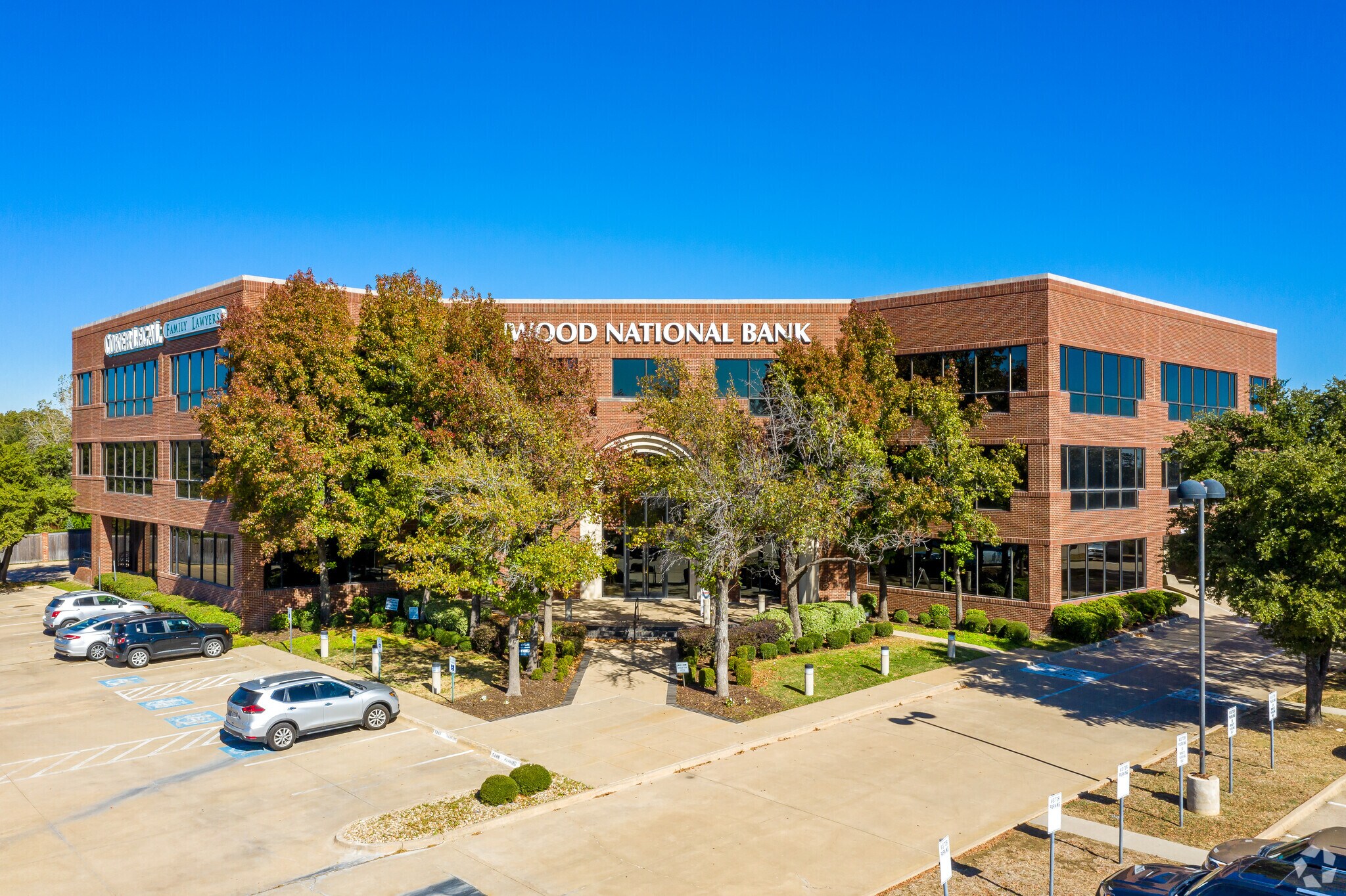 2220 San Jacinto Blvd, Denton, TX à louer Photo du bâtiment- Image 1 de 9