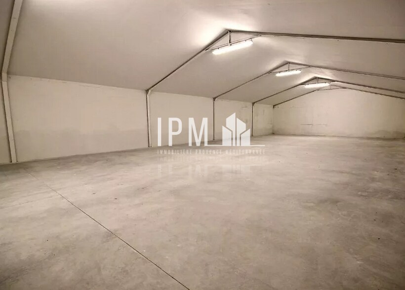Flex dans Roquevaire à louer - Photo du bâtiment - Image 2 de 6