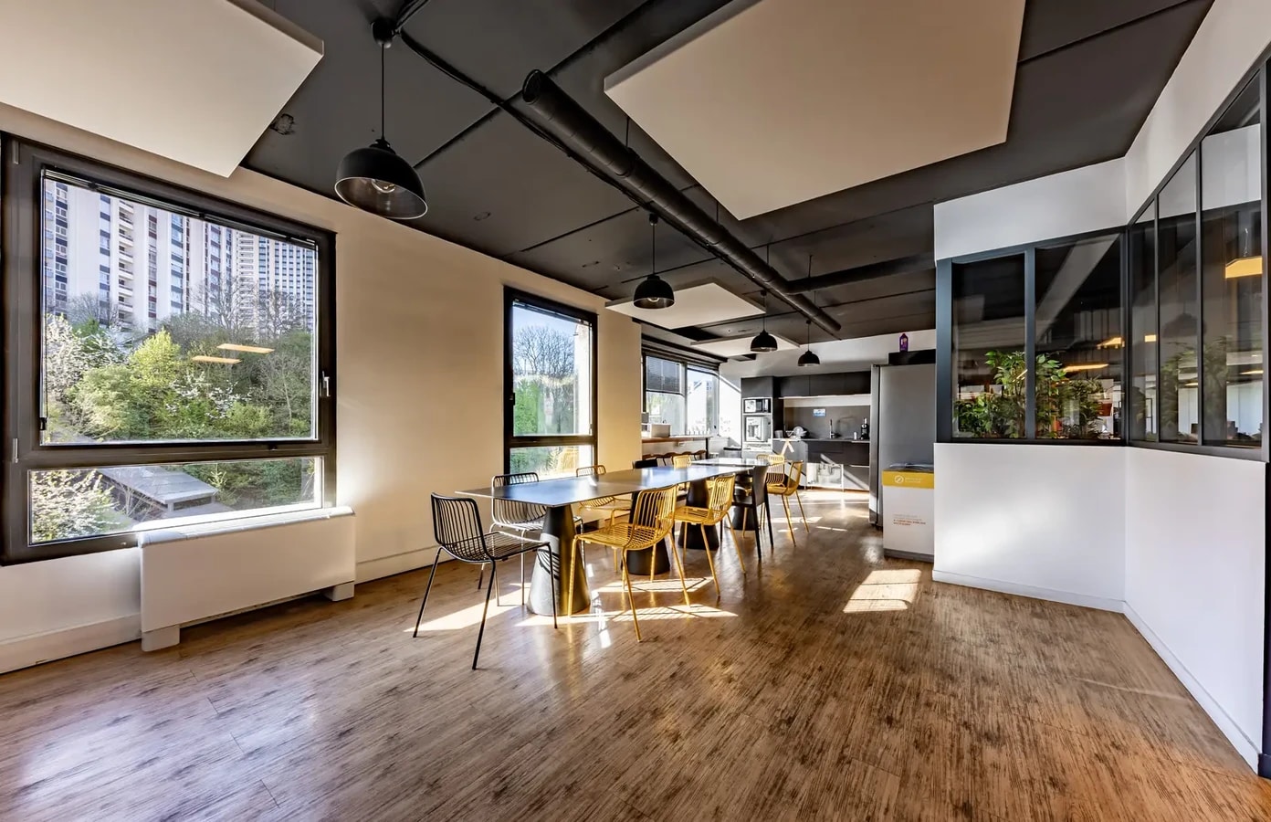 Issy-les-Moulineaux, HDS 92130 - - - Interior Photo - Image 1 of 9