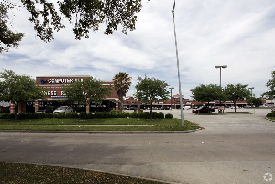 7758 W Tidwell Rd, Houston, TX à louer - Photo principale - Image 1 de 11