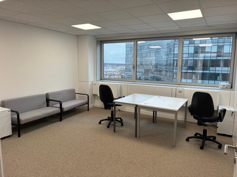Office in Noisy-le-Grand for lease - Building Photo - Image 2 of 18