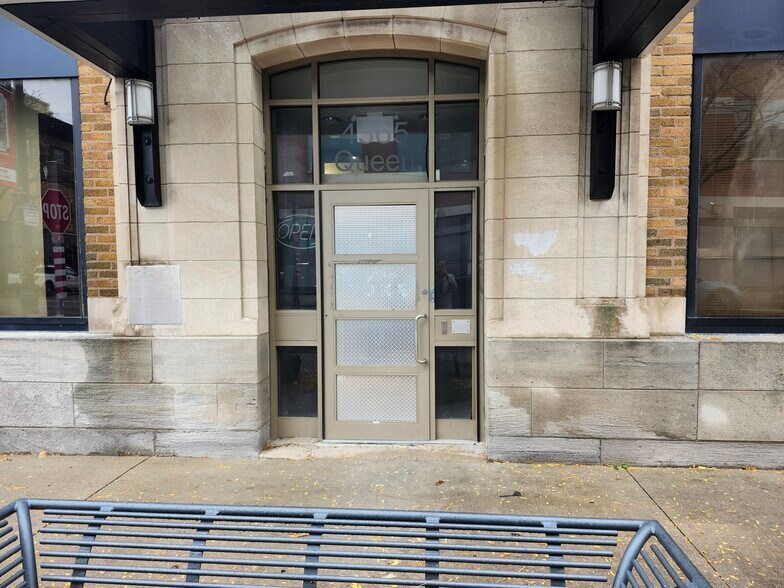 4365 Queen St, Niagara Falls, ON à louer - Photo du bâtiment - Image 2 de 12