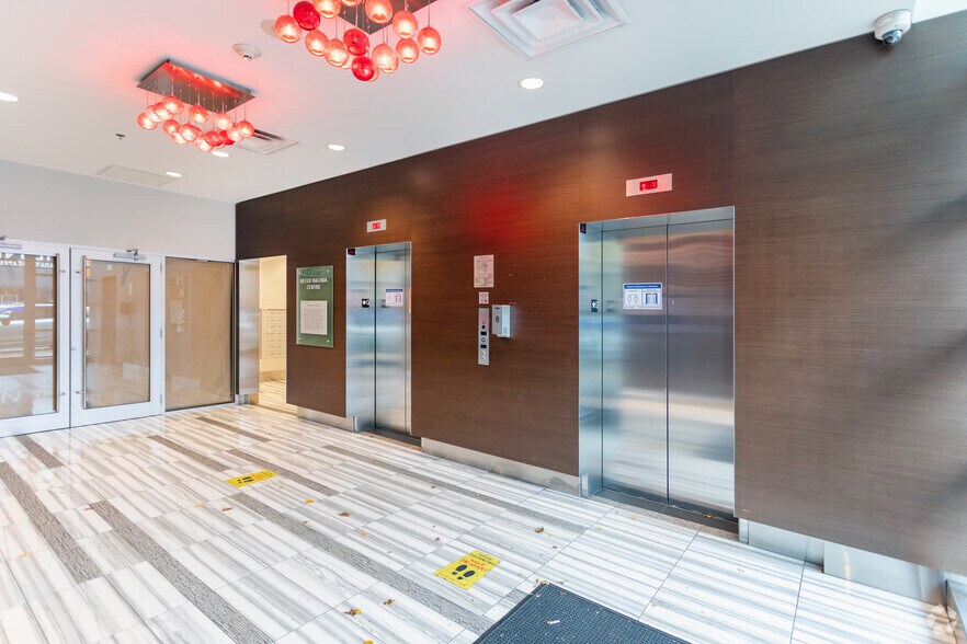 550 W Broadway, Vancouver, BC à louer - Hall d’entrée - Image 3 de 13
