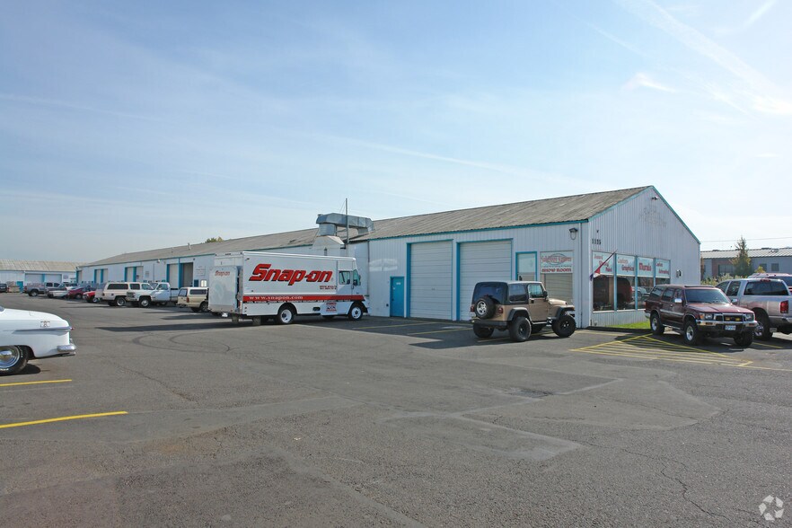 1125 Bailey Hill Rd, Eugene, OR à louer - Photo du bâtiment - Image 2 de 4