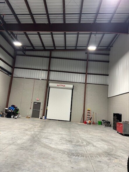 4200 31st St N, Saint Petersburg, FL à louer - Photo intérieure - Image 3 de 7