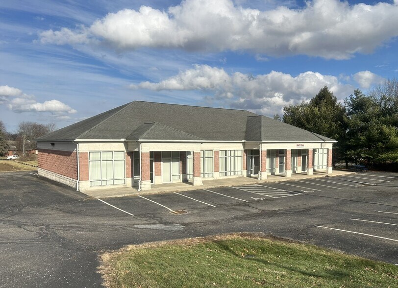 906 Sharon Valley Rd, Newark, OH à louer - Photo principale - Image 1 de 26