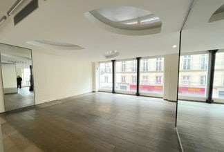 Retail in Paris for lease Building Photo- Image 1 of 2