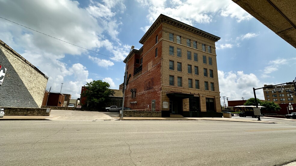 114 Center Ave, Brownwood, TX à louer - Photo principale - Image 1 de 33