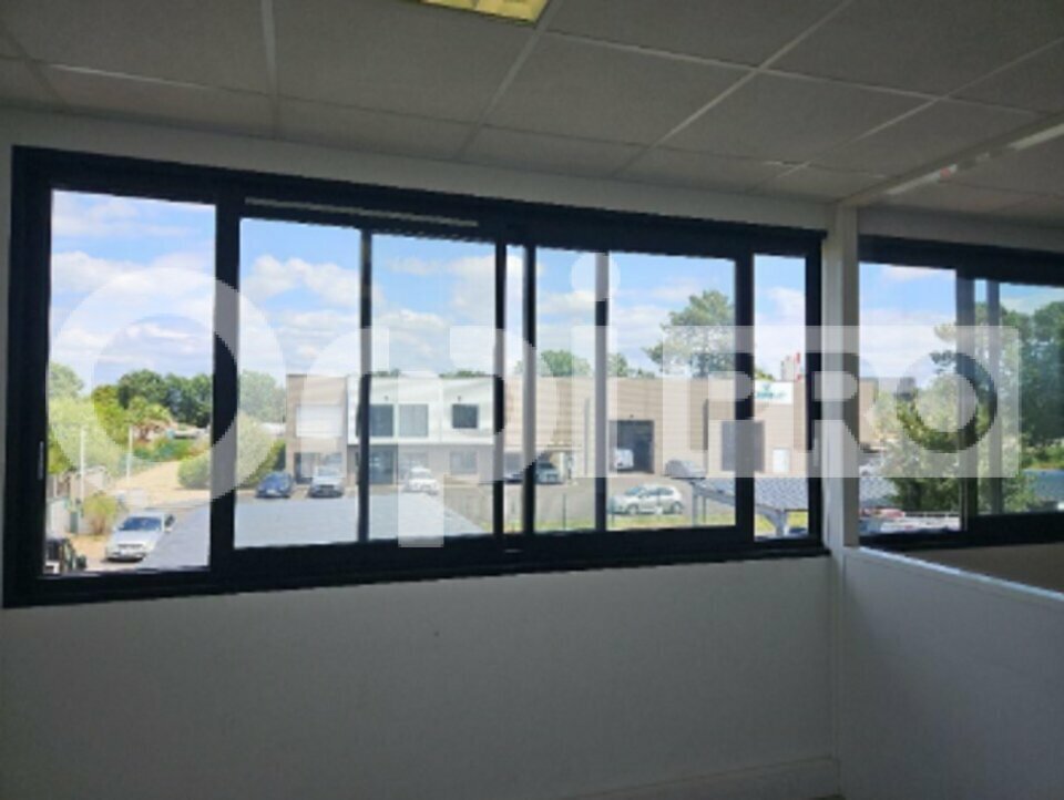 Office in Mérignac for sale Interior Photo- Image 1 of 4