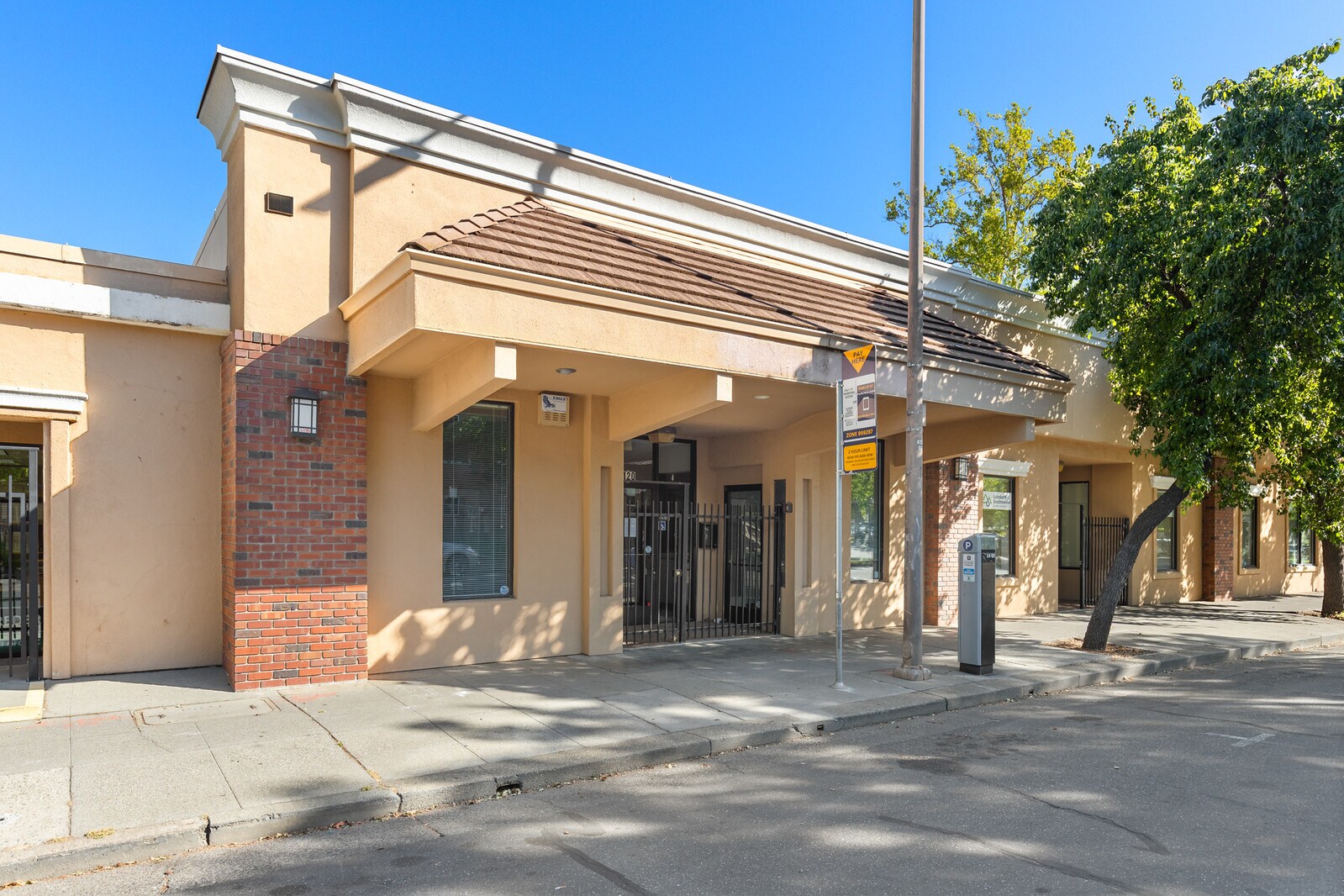180 E 4th St, Chico, CA à louer Photo du bâtiment- Image 1 de 6