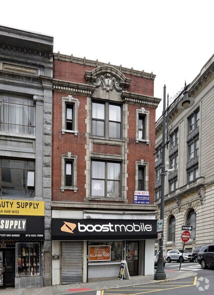 121 Ellison St, Paterson, NJ à louer - Photo du bâtiment - Image 2 de 2